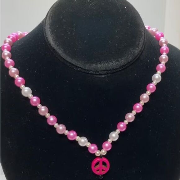 PINK PEACE Sign Pink and White Faux Pearl Beads Stretchy Necklace 20 Inches Long - Picture 2 of 6